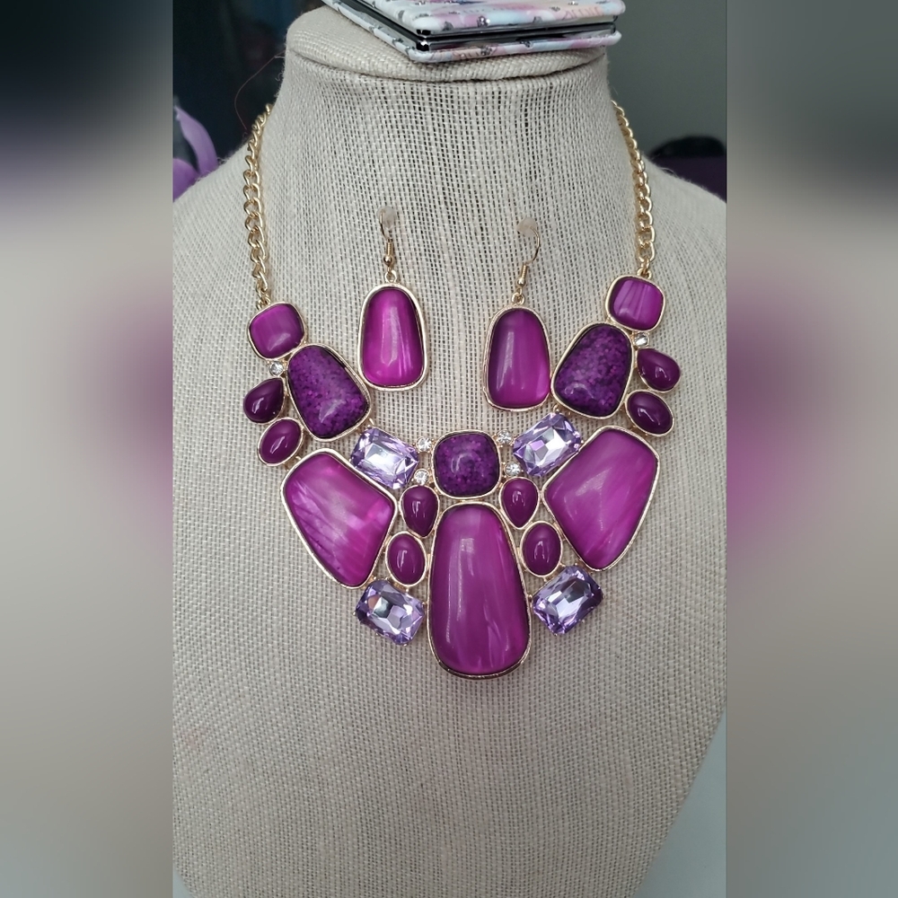 Elegant Purple Statement Necklace